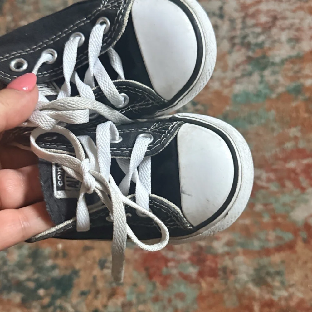 Converse All Star Sneakers Youth Size 6 Low Top Lace Up Black White